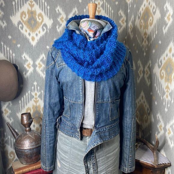 Unisex Hand-knit Long Oblong Blue Scarf - Picture 8 of 8